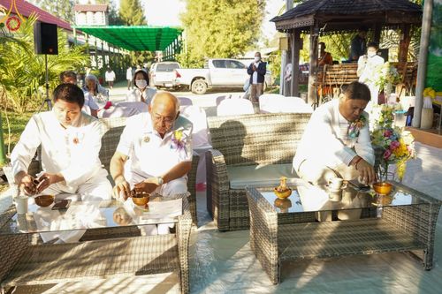 ภาพ No.104977:พิธีตักบาตรพระ ๑,๐๐๐ รูป ฉลองเมืองลำปาง ๑,๓๔๓ ปี วันเสาร์ที่ ๓๐ ธันวาคม พ.ศ. ๒๕๖๖ ณ ศูนย์ปฏิบัติธรรมลำปาง อำเภอเมือง จังหวัดลำปาง