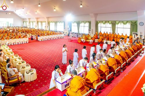 ภาพ No.109831:พิธีเจริญพระพุทธมนต์ ปฏิบัติธรรม  มอบทุนการศึกษา ถวายสังฆทาน 121 วัด วันพุธที่ 10 มกราคม พ.ศ. 2567 ณ อาคารราชวิริยาลังการ วัดไร่ขิง พระอารามหลวง  อ.สามพราน จ.นครปฐม