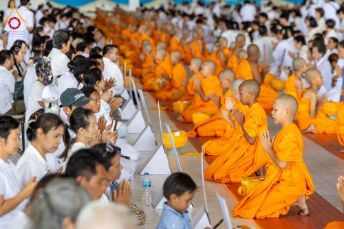 ภาพ No.134953:พิธีถวายบาตรแด่นาคธรรมทายาท ในโครงการบรรพชาสามเณรฟื้นฟูพระพุทธศาสนาทั่วไทย ณ สภาธรรมกายสากล วัดพระธรรมกาย จ.ปทุมธานี วันเสาร์ที่ 6 เมษายน พ.ศ. 2567