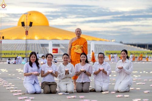 ภาพ No.240954:วันพุธที่ 27 สิงหาคม พ.ศ. 2568 พิธีจุดประทีป ในวันธรรมชัย ณ วัดพระธรรมกาย