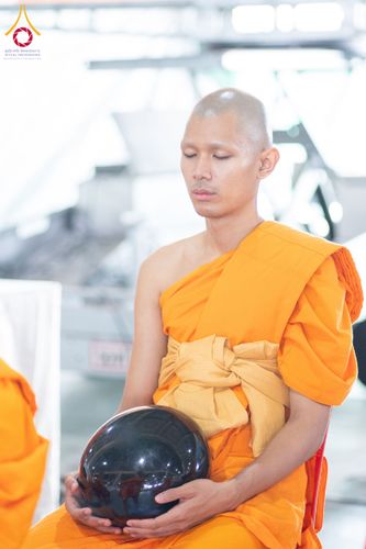 ภาพ No.145635:พิธีตักบาตรโครงการบรรพชาสามเณร โรงเรียนนานาชาติ รุ่นที่ 13 ณ มหารัตนวิหารคด 9 วัดพระธรรมกาย วันเสาร์ที่ 20 กรกฎาคม พ.ศ. 2567