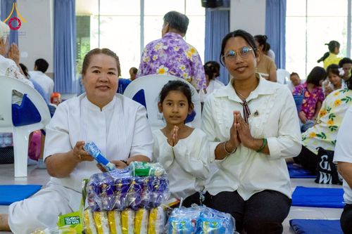 ภาพ No.218026:วันอาทิตย์ที่ 13 เมษายน พ.ศ. 2568 พิธีตักบาตรฉลองสามเณรใหม่ 75 รูป เนื่องในวันสงกรานต์ (โครงการบรรพชาสามเณรฟื้นฟูพระพุทธศาสนาทั่วไทย ประจำปีพุทธศักราช 2568) ณ ศูนย์ปฏิบัติธรรมระยอง(บ้านช่องลม) ตำบลบางบุตร อำเภอบ้านค่าย จังหวัดระยอง