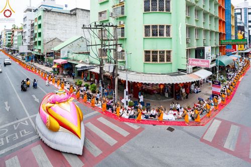 ภาพ No.128460:พิธีอัญเชิญพระบรมสารีริกธาตุ " ใจกลางเมืองนครหาดใหญ่ " เพื่อประดิษฐาน ณ มหารัตนเจดีย์สิริปทุมสวรรค์ (เจดีย์อริยพุทธะ 5 พระองค์) ศูนย์ปฏิบัติธรรมภาคใต้ อ.บางกล่ำ จ.สงขลา  วันที่ 9 มีนาคม พ.ศ. 2567 (ชุดที่ 2)