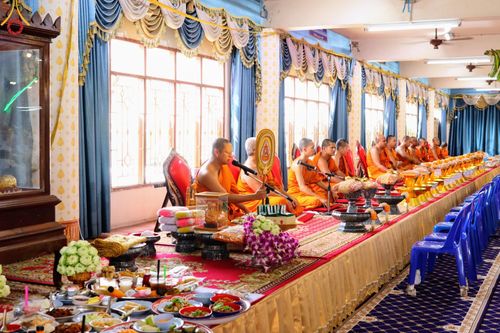 ภาพ No.170482:พิธีทอดกฐิน ณ วัดสุราษฎร์รังสรรค์ จ.ปทุมธานี ในโครงการกฐินสามัคคีทั่วไทย 30,000 วัด บูชาธรรม 80 ปี หลวงพ่อธัมมชโย โดยคณะศิษยานุศิษย์วัดพระธรรมกาย วันที่ 27 ตุลาคม พ.ศ. 2567