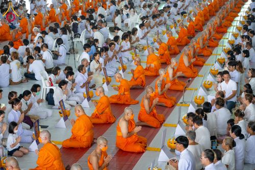 ภาพ No.62534:พิธีถวายบาตรเเละไทยธรรม ในโครงการอุปสมบทหมู่ บูชาธรรมหลวงพ่อธัมมชโย พ.ศ.2567 ณ ลานธรรม พระมหาธรรมกายเจดีย์ วันที่ 13 เมษายน พ.ศ.2567