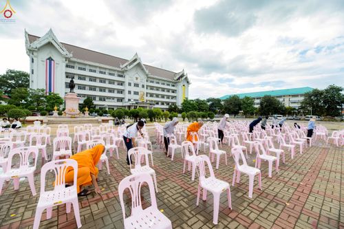 ภาพ No.239733:วันที่ 16-17 สิงหาคม พ.ศ. 2568 การปฏิบัติหน้าที่ของเจ้าหน้าที่ทุกสถานะ เพื่องานพิธีอัญเชิญรูปเหมือนพระมงคลเทพมุนี (สด จันทสโร) และพิธีกดปุ่มอัญเชิญรูปเหมือน พระมงคลเทพมุนี (สด จันทสโร) ณ มหาวิหารแก้วพระมงคลเทพมุนี ศูนย์ปฏิบัติธรรมแก้วเมืองเลย จ.เลย