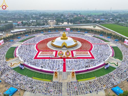 ภาพ No.200582:พิธีจุดประทีปถวายเป็นพุทธบูชา และบูชาธรรมมหาปูชนียาจารย์ ณ อนุสรณ์สถานบางปลา วัดบางปลา อำเภอบางเลน จังหวัดนครปฐม ในโครงการธรรมยาตรา กตัญญูบูชา มหาปูชนียาจารย์ พระมงคลเทพมุนี(สด จนฺทสโร) พระผู้ปราบมาร อนุสรณ์สถาน 7 แห่ง ปีที่ 13 วันที่ 23 มกราคม พ.ศ. 2568