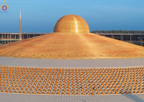 ภาพ No.187718:พิธีตักบาตรฉลองพระใหม่ ต้อนรับพุทธศักราช 2568 ณ ลานธรรมพระมหาธรรมกายเจดีย์ วัดพระธรรมกาย จ.ปทุมธานี วันที่ 1 มกราคม พ.ศ. 2568