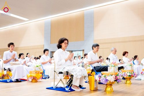 ภาพ No.239543:วันอาทิตย์ที่ 17 สิงหาคม พ.ศ. 2568 พิธีถวายคิลานเภสัช และอุปกรณ์ทางการแพทย์ แด่คณะสงฆ์ เนื่องในวันธรรมชัย ณ ห้องแก้วสารพัดนึก 2 สภาธรรมกายสากล วัดพระธรรมกาย