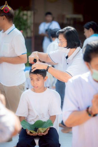 ภาพ No.216850:วันเสาร์ที่ 5 เมษายน พ.ศ. 2568 พิธีตัดปอยผม พิธีขอขมาผู้ปกครอง พิธีมอบบาตรและผ้าไตร พิธีบรรพชา ณ ศูนย์ปฏิบัติธรรมและศูนย์อบรมเยาวชนพระนครศรีอยุธยา ต.พุทเลา อ.บางปะหัน จ.พระนครศรีอยุธยา