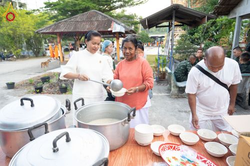 ภาพ No.208432:พิธีถวายสังฆทานแด่คณะสงฆ์ 323 วัด ปีที่ 21 ครั้งที่ 174 พิธีมอบกองทุนหนุนแรงใจช่วยครูใต้ ปีที่ 18 ครั้งที่ 138 และพิธีทำบุญอุทิศส่วนกุศลให้ผู้วายชนม์ ณ วัดบุณณาราม(วัดโคกงู) จ.นราธิวาส วันเสาร์ที่ 15 กุมภาพันธ์ พ.ศ.2568