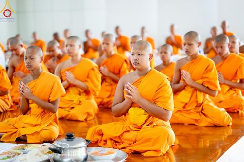 ภาพ No.220673:วันเสาร์ที่ 26 เมษายน พ.ศ.2568 (วันพระ แรม 15 ค่ำ เดือน 5) พิธีถวายภัตตาหารเมนูสวรรค์ "เพื่อการบรรลุธรรม" และ พิธีบุพเปตพลี ครั้งที่ 163 ร่วมอุทิศบุญแด่หมู่ญาติที่ล่วงลับไปแล้ว และสืบทอดอายุพระพุทธศาสนา ณ หอฉันคุณยายอาจารย์ฯ วัดพระธรรมกาย