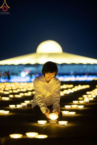 ภาพ No.67861:พิธีเจริญพระพุทธมนต์ จุดประทีปถวายเป็นพุทธบูชา และพิธีฉลองชัยสวดมนต์บทธรรมจักร 4,990,000,082 จบ เนื่องในวาระอายุวัฒนมงคลครบ 82 ปี หลวงพ่อทัตตชีโว ณ พระมหาธรรมกายเจดีย์ วัดพระธรรมกาย จ.ปทุมธานี วันพุธที่ 21 ธันวาคม พ.ศ. 2565