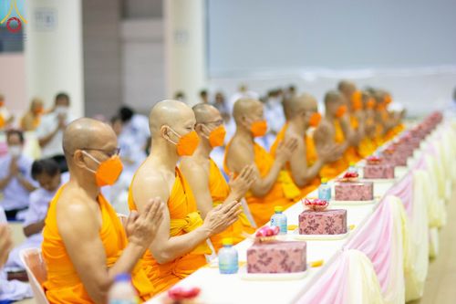 ภาพ No.88242:พิธีทอดผ้าป่าถวายทุนการศึกษาพระภิกษุสามเณรทั่วโลก, มอบโล่ผู้อุปถัมภ์มหาวิทยาลัยฯ ในวันครบรอบสถาปนา 20 ปี มหาวิทยาลัยธรรมกายแคลิฟอร์เนีย (DOU), พิธีถวายมหาสังฆทาน 108 รูป บูชาธรรมมหาปูชนียาจารย์ วันเสาร์ที่ 16 กันยายน พ.ศ. 2566 ณ ห้องแก้วสารพัดนึก1 วัดพระ