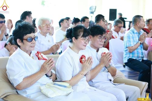 ภาพ No.168105:พิธีทอดกฐิน ณ วัดโตนด จ.นนทบุรี ในโครงการกฐินสามัคคีทั่วไทย 30,000 วัด บูชาธรรม 80 ปี หลวงพ่อธัมมชโย โดยคณะศิษยานุศิษย์วัดพระธรรมกาย วันที่ 20 ตุลาคม พ.ศ. 2567