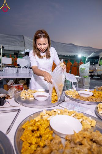 ภาพ No.109862:ถวายภัตตาหารเป็นสังฆทาน แด่คณะพระธรรมยาตราฯ ปีที่ 12 วันที่ 11 มกราคม พ.ศ. 2567 ณ อนุสรณ์สถานคลองบางนางแท่น  อ.สามพราน จ.นครปฐม