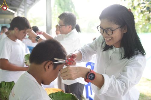 ภาพ No.133189:พิธีตัดปอยผม ธรรมทายาท โครงการสามเณรฟื้นฟูพระพุทธศาสนาทั่วไทย ณ ศูนย์ปฏิบัติธรรมวิหารแดง ตำบลเจริญธรรม อำเภอวิหารแดง จ.สระบุรี  วันที่ 31  มีนาคม พ.ศ. 2567
