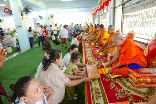 ภาพ No.175159:พิธีทอดกฐิน วัดโบสถ์อินทราราม ต.หัวรอ จ.พระนครศรีอยุธยา ในโครงการกฐินสามัคคีทั่วไทย 30,000 วัด บูชาธรรม 80 ปี หลวงพ่อธัมมชโย โดยคณะศิษยานุศิษย์วัดพระธรรมกาย วันที่ 10 พฤศจิกายน พ.ศ. 2567