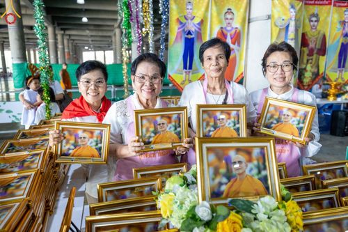 ภาพ No.123555:พิธีถวายสลากภัต แด่พระภิกษุสงฆ์ เพื่อโครงการธรรมยาตรา กตัญญูบูชา มหาปูชนียาจารย์ พระมงคลเทพมุนี (สด จนฺทสโร) พระผู้ปราบมาร อนุสรณ์สถาน 7 แห่ง ปีที่ 12 ระหว่างวันที่ 2 - 31 มกราคม พ.ศ.2567