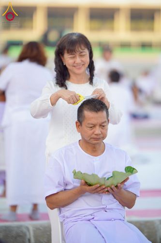 ภาพ No.274725:วันอาทิตย์ที่ 30 พฤศจิกายน พ.ศ. 2568 พิธีปลงผม โครงการอุปสมบทบูชาธรรมมหาปูชนียาจารย์ ปี 2568 ณ ลานธรรมพระมหาธรรมกายเจดีย์ ฝั่งทิศตะวันตก ระหว่างวิหารคดหมายเลข 8 และ 9 วัดพระธรรมกาย