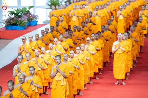 ภาพ No.153171:พิธีมุทิตาสักการะ พระภิกษุ-สามเณร ผู้สอบไล่ได้เปรียญธรรม ประโยค 1-2 ถึงประโยค ป.ธ.9 และบาลีศึกษา ประโยค1-2 ถึง บ.ศ.9 , พิธีมอบดวงแก้วสามเณรผู้ทรงบาลีไวยากรณ์ วัดพระธรรมกาย และ ศูนย์ส่งเสริมศีลธรรมในประเทศและต่างประเทศ วันอาทิตย์ที่ 8 กันยายน พ.ศ.2567