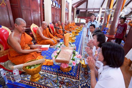 ภาพ No.253168:วันที่ 12 ตุลาคม พ.ศ. 2568 พิธีทอดกฐินสามัคคีทั่วไทย 30,000 วัด โดยคณะศิษยานุศิษย์ บูชาธรรม 81 ปี หลวงพ่อธัมมชโย ณ วัดโพธิ์  ต.โรงช้าง อ.มหาราช  จ.พระนครศรีอยุธยา