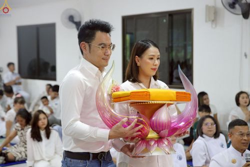 ภาพ No.234050:วันอาทิตย์ที่ 20 กรกฎาคม พ.ศ.2568 พิธีทอดผ้าป่า และพิธีตอกเสาเข็มต้นแรก สร้างอาคารปฏิบัติธรรมพระมงคลเทพมุนี ณ ศูนย์ปฏิบัติธรรมสุราษฏร์ธานี