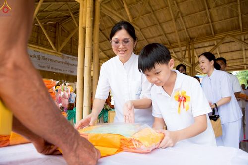 ภาพ No.263166:วันที่ 18 ตุลาคม พ.ศ. 2568 พิธีทอดกฐินสามัคคีเพื่อซื้อที่ดิน  สร้างอาคารครัวและโรงอาหาร  ห้องน้ำพร้อมโรงซักตากชาย-หญิง  และพิธีทอดกฐินสามัคคีทั่วไทย 30,000 วัด  ศูนย์ปฏิบัติธรรมนานาชาติทุ่งแสงธรรม  (Moonastery Meditation Center) ต.แสงอรุณ อ.ทับสะแก จ.ประ