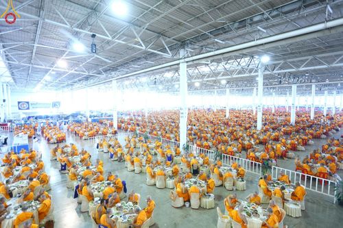 ภาพ No.161005:พิธีถวายภัตตาหารเมนูสวรรค์ ในพรรษาแห่งการเข้าถึงธรรม วันที่ 10 ตุลาคม พ.ศ. 2567 ณ สภาธรรมกายสากล วัดพระธรรมกาย