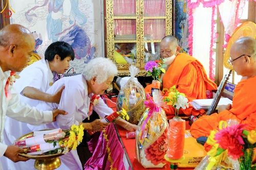 ภาพ No.170450:พิธีทอดกฐิน ณ วัดดอนแก้ว อ.แม่ระมาด จ.ตาก ในโครงการกฐินสามัคคีทั่วไทย 30,000 วัด บูชาธรรม 80 ปี หลวงพ่อธัมมชโย โดยคณะศิษยานุศิษย์วัดพระธรรมกาย วันที่ 27 ตุลาคม พ.ศ. 2567