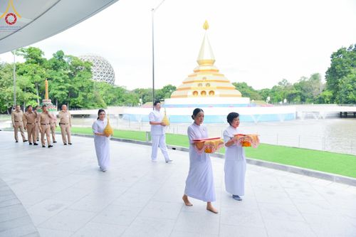 ภาพ No.144591:ชาวอำเภอคลองหลวง จังหวัดปทุมธานี ถวายเทียนพรรษามหามงคล เนื่องในเทศกาลเข้าพรรษา ประจำปี 2567 แด่คณะสงฆ์วัดพระธรรมกาย  วันพฤหัสบดีที่ 18 กรกฎาคม พ.ศ. 2567