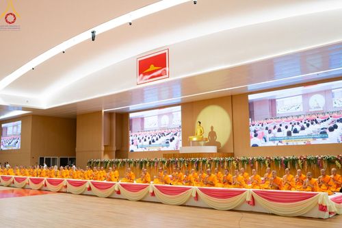 ภาพ No.138776:พิธีถวายกองทุนสนับสนุน การสร้างพระไตรปิฎกฉบับธรรมชัย และอนุรักษ์คัมภีร์ใบลาน น้อมบูชาธรรมหลวงพ่อธัมมชโย 80 ปี ณ ห้องแก้วสารพัดนึก 2 วัดพระธรรมกาย วันเสาร์ที่ 1 มิถุนายน พศ. 2567