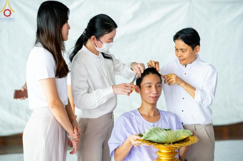 ภาพ No.140235:พิธีตัดปอยผมและปลงผม โครงการอุปสมบทหมู่ธรรมทายาท ระดับอุดมศึกษา รุ่นที่ 51 ภาคฤดูฝน วันเสาร์ที่ 8 มิถุนายน พ.ศ.2567 ณ มหารัตนวิหารคด 9 วัดพระธรรมกาย