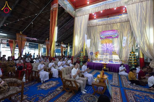 ภาพ No.175684:พิธีทอดกฐิน วัดตะเคียนทอง จ.สุพรรณบุรี ในโครงการกฐินสามัคคีทั่วไทย 30,000 วัด บูชาธรรม 80 ปี หลวงพ่อธัมมชโย โดยคณะศิษยานุศิษย์วัดพระธรรมกาย วันที่ 9 พฤศจิกายน พ.ศ. 2567