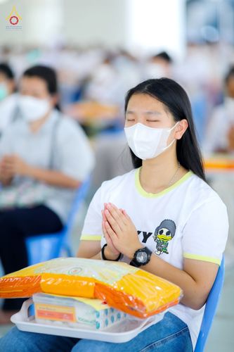 ภาพ No.81071:พิธีบุพเปตพลี ครั้งที่ 135 ร่วมอุทิศบุญแด่หมู่ญาติที่ล่วงลับไปแล้ว และสืบทอดอายุพระพุทธศาสนา วันศุกร์ที่ 19 พฤษภาคม พ.ศ. 2566 (วันพระ แรม 15 ค่ำ เดือน 6) ณ หอฉันคุณยายอาจารย์ วัดพระธรรมกาย