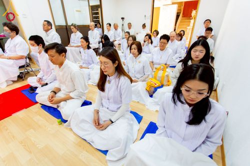 ภาพ No.221264:วันศุกร์ที่ 25 เมษายน พ.ศ. 2568 พิธีอัญเชิญรูปเหมือนพระมงคลเทพมุนี (สด จนฺทสโร) พระผู้ปราบมาร พิธีทอดผ้าป่าสามัคคี 25 ปี พิธีถวายสังฆทาน 15 วัด แด่เจ้าอาวาสภาคพื้นเอเชีย และแอฟริกา ในวาระครบ 25 ปี วัดพระธรรมกายโอซาก้า ประเทศญี่ปุ่น