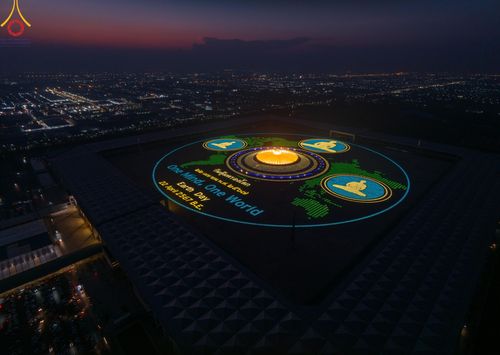 ภาพ No.59854:คณะสงฆ์และสาธุชนร่วมใจกัน สวดมนต์บทธัมมจักกัปปวัตนสูตร ครบ 6,315,808,080 จบ และจุดประทีปแปรอักษร ถวายเป็นพุทธบูชา เนื่องในวาระ "ฉลองอายุวัฒนมงคล 80 ปี หลวงพ่อธัมมชโย" ณ ลานธรรม มหารัตนวิหารคด วัดพระธรรมกาย