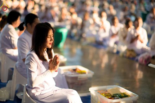 ภาพ No.177551:พิธีตักบาตรและพิธีบูชาข้าวพระ ในวันอาทิตย์ต้นเดือนที่ 1 ธันวาคม พ.ศ. 2567 ณ สภาธรรมกายสากล วัดพระธรรมกาย