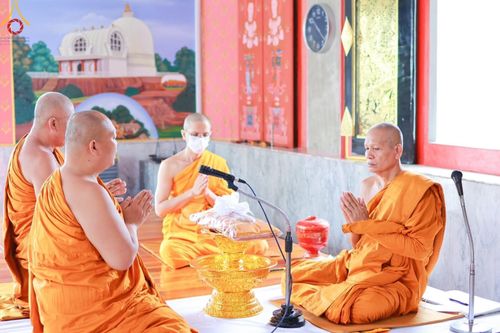 ภาพ No.172431:พิธีทอดกฐิน ณ วัดโพธิ์เรียง แขวงบ้านช่างหล่อ เขตบางกอกน้อย กรุงเทพฯ ในโครงการกฐินสามัคคีทั่วไทย 30,000 วัด บูชาธรรม 80 ปี หลวงพ่อธัมมชโย โดยคณะศิษยานุศิษย์วัดพระธรรมกาย วันที่ 20 ตุลาคม พ.ศ. 2567