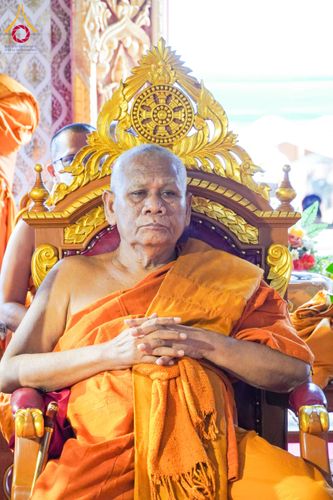 ภาพ No.146668:พิธีต้อนรับสัญญาบัตร พัดยศ ผ้าไตร ในโอกาสที่พระบาทสมเด็จพระเจ้าอยู่หัว ทรงพระกรุณาโปรดพระราชทานสัญญาบัตรตั้งสมณศักดิ์ พระวิมลศาสนวิเทศ (สำรวจ กมโล) เจ้าอาวาสวัดไทยนอร์เวย์ เป็นพระราชาคณะชั้นราช ในราชทินนามที่ “พระราชวชิรศาสนวิเทศ”