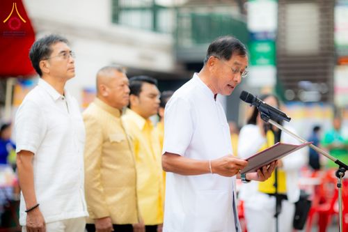 ภาพ No.180264:พิธีทำบุญตักบาตร ข้าวสารอาหารแห้ง แด่คณะสงฆ์ 99 รูป เนื่องในวันพ่อแห่งชาติ ปีที่ 50 ณ ศูนย์การค้าตลาดรังสิต ซ.รังสิต-ปทุมธานี 5 วันที่ 5 ธันวาคม พ.ศ. 2567