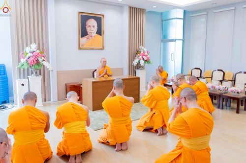 ภาพ No.246343:วันที่ 8 กันยายน พ.ศ. 2568 พระครูปลัดรัตนวีรวัฒน์ (รังสฤษดิ์ อิทฺธิจินฺตโก) เจ้าอาวาสวัดพระธรรมกาย เป็นประธานมอบพระบรมสารีริกธาตุ แก่ศูนย์ส่งเสริมศีลธรรมภายในประเทศ และวัดสาขาต่างประเทศ จำนวน 8 แห่ง