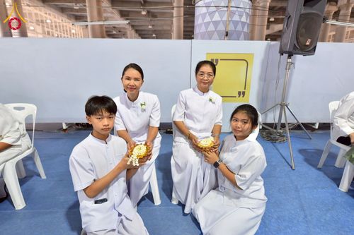 ภาพ No.238072:วันอังคารที่ 12 สิงหาคม พ.ศ. 2568 กิจกรรมวันแม่แห่งชาติ พิธีเปิดห้องปฎิบัติธรรม "กลางใส ใจสว่าง" (World Inner Peace Meditation Room) พิธีลูกกราบคุณแม่-คุณพ่อ พิธีทอดผ้าป่ากองทุนเลี้ยงพระ&กฐิน 30,000 วัด(บูชาธรรมหลวงพ่อ) พิธีไถ่โคท้อง 2 ตัว  ณ วิหารคด 2 ว