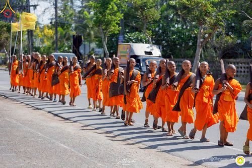 ภาพ No.222123:วันที่ 26-27 เมษายน พ.ศ. 2568 ศูนย์ปฏิบัติธรรมสวนผึ้ง ร่วมกับ ธุดงค์คสถานประจวบคีรีขันธ์ และวัดอ่าวน้อย  จัดกิจกรรมเดินธรรมยาตรา ตักบาตรข้าวสารอาหารแห้ง และจุดประทีปถวายเป็นพุทธบูชา ณ วัดอ่าวน้อย จ.ประจวบคีรีขันธ์