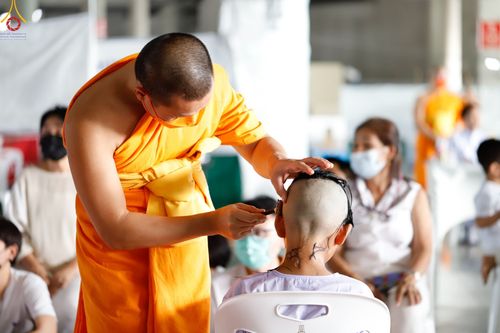 ภาพ No.83766:พิธีตัดปอยผมและปลงผม ในโครงการบรรพชาสามเณร ธรรมทายาทรุ่นโรงเรียนนานาชาติ ณ วัดพระธรรมกาย วันเสาร์ที่ 15 กรกฎาคม พ.ศ.2566