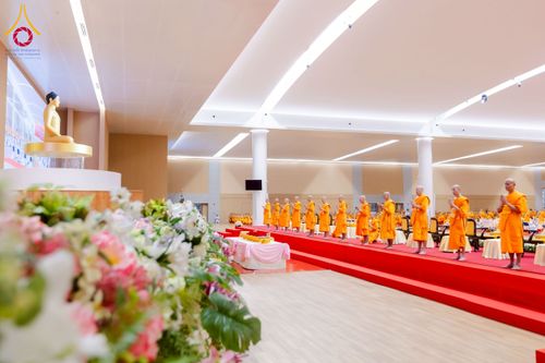 ภาพ No.272847:วันอาทิตย์ที่ 23 พฤศจิกายน พ.ศ.2568 พิธีมุทิตาสักการะ พระมหาเถระและพระเถระ ประจำปีพุทธศักราช 2568 ณ ห้องแก้วสารพัดนึก 2 สภาธรรมกายสากล  วัดพระธรรมกาย