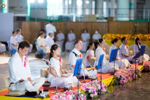 ภาพ No.246584:วันที่ 14 กันยายน พ.ศ. 2568 พิธีตักบาตรฉลองพระใหม่ ในโครงการอุปสมบทหมู่บูชาธรรม ครบรอบ108ปี วันครูผู้ค้นพบวิชชาธรรมกาย ณ วิหารคด วัดพระธรรมกาย