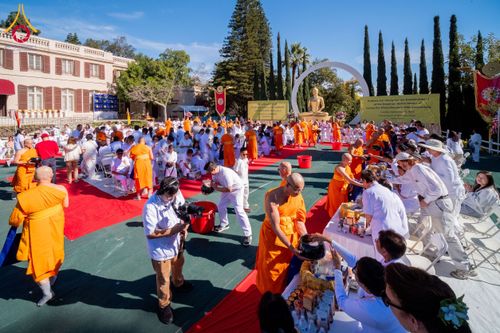 ภาพ No.179818:พิธีทอดกฐินบรมจักรพรรดิ สร้างอุโบสถ 80 ปี บูชาธรรมหลวงพ่อธัมมชโย ณ วัดพระธรรมกายแคลิฟอร์เนีย ประเทศสหรัฐอเมริกา วันอาทิตย์ที่ 10 พฤศจิกายน พ.ศ. 2567