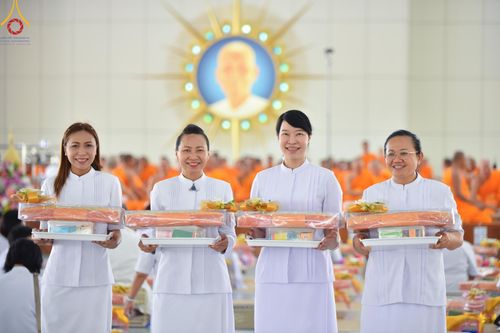 ภาพ No.147725:พิธีถวายภัตตาหารเมนูสวรรค์ ในพรรษาแห่งการเข้าถึงธรรม วันเสาร์ที่ 10 สิงหาคม พ.ศ. 2567 ณ หอฉันคุณยายอาจารย์ฯ วัดพระธรรมกาย