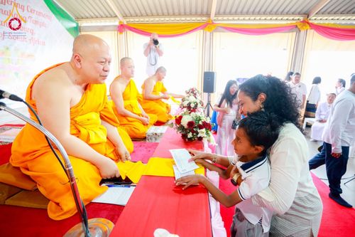 ภาพ No.176626:พิธีทอดกฐินแห่งทวีปแอฟริกา ณ วัดพระธรรมกายโจฮันเนสเบิร์ก สาธารณรัฐแอฟริกาใต้ วันอาทิตย์ที่ 20 ตุลาคม พ.ศ. 2567